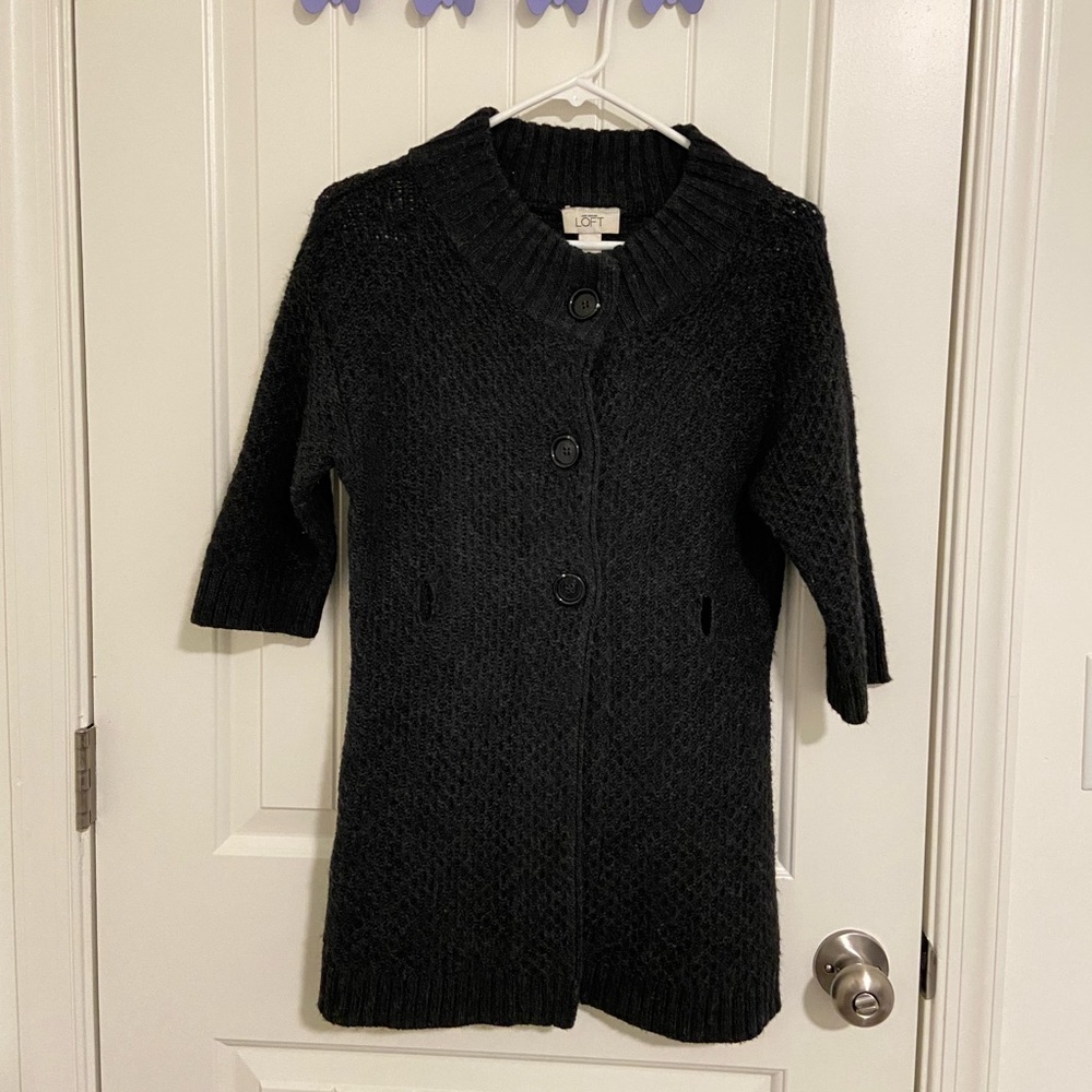 LOFT Ann Taylor women’s dark gray thick knit 1/2 sleeve button belted sweater‎ M
